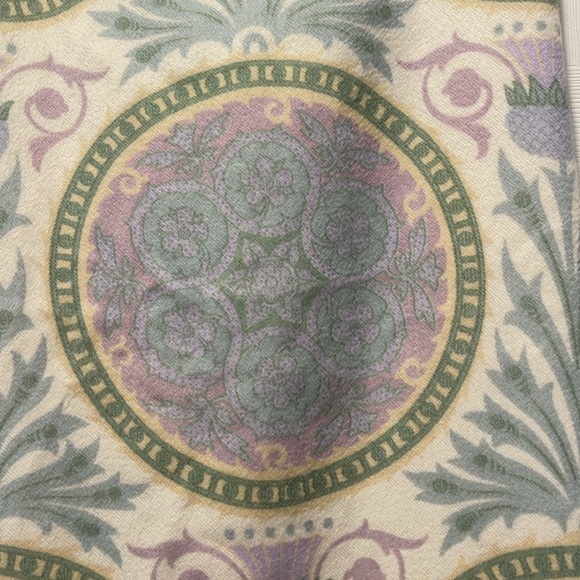 Vintage Hawick Pashmina Scarf. 100% Cashmere. Classic Floral Design Front Side - Picture 2 of 4